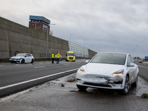 Roekeloze automobilist veroorzaakt aanrijding en vlucht